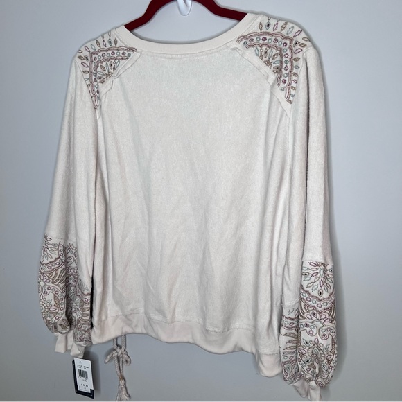 Democracy Women Size XL Die Cut Embroidered Soft Sweatshirt Relaxed Fit NEW - Picture 5 of 8